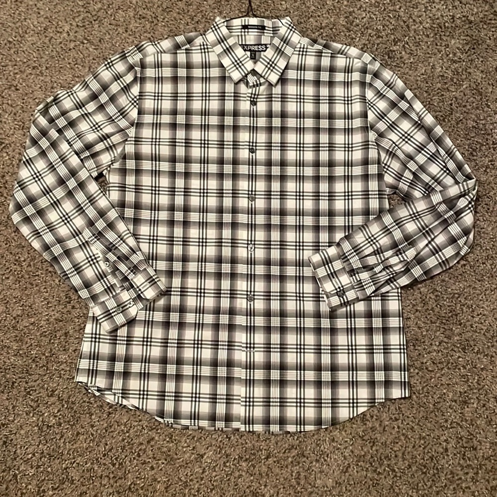 NWOT Men’s Express plaid button up in Modern fit